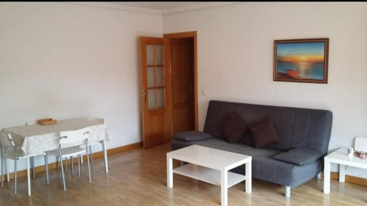 Habitacion Muy Cerca Del Centro, En El Metro 10Min A Sol/ Gran Via Apartment มาดริด ภายนอก รูปภาพ